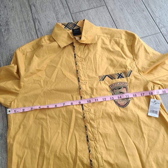 Harry Potter Hufflepuff Universal Studios Men’s Button-Up Shirt Yellow XS NEW - Picture 10 of 12